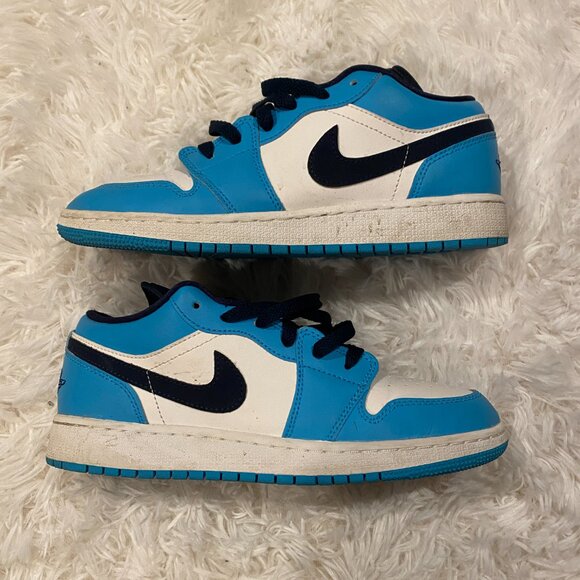 Nike Air Jordan 1 Low UNC Powder Blue Sneakers, Size 6Y / 7.5W  553560-144 - Picture 2 of 7